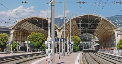Municipales 2026 : à Nice, le trouble jeu de LFI qui désigne deux chefs de file