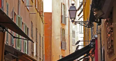 NICE : Jeune et Niçois, la Ville lance un guide complet