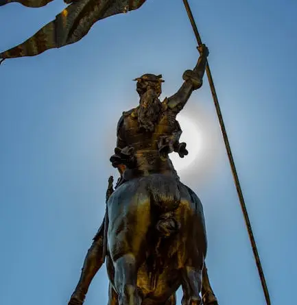 Perquisitions, faillite des artisans, une ville hongroise propose de la récupérer… À Nice, la saga de la statue de Jeanne d’Arc continue – Nice-Presse