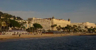 Sur la Côte d’Azur, le luxueux hôtel Maybourne Riviera rénové grâce aux millions d’euros du Qatar devant la justice