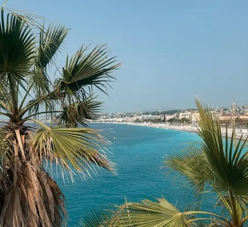 Sommet sur l’océan à Nice : pourquoi faut-il éviter à tout prix de se baigner avec de la crème solaire ?